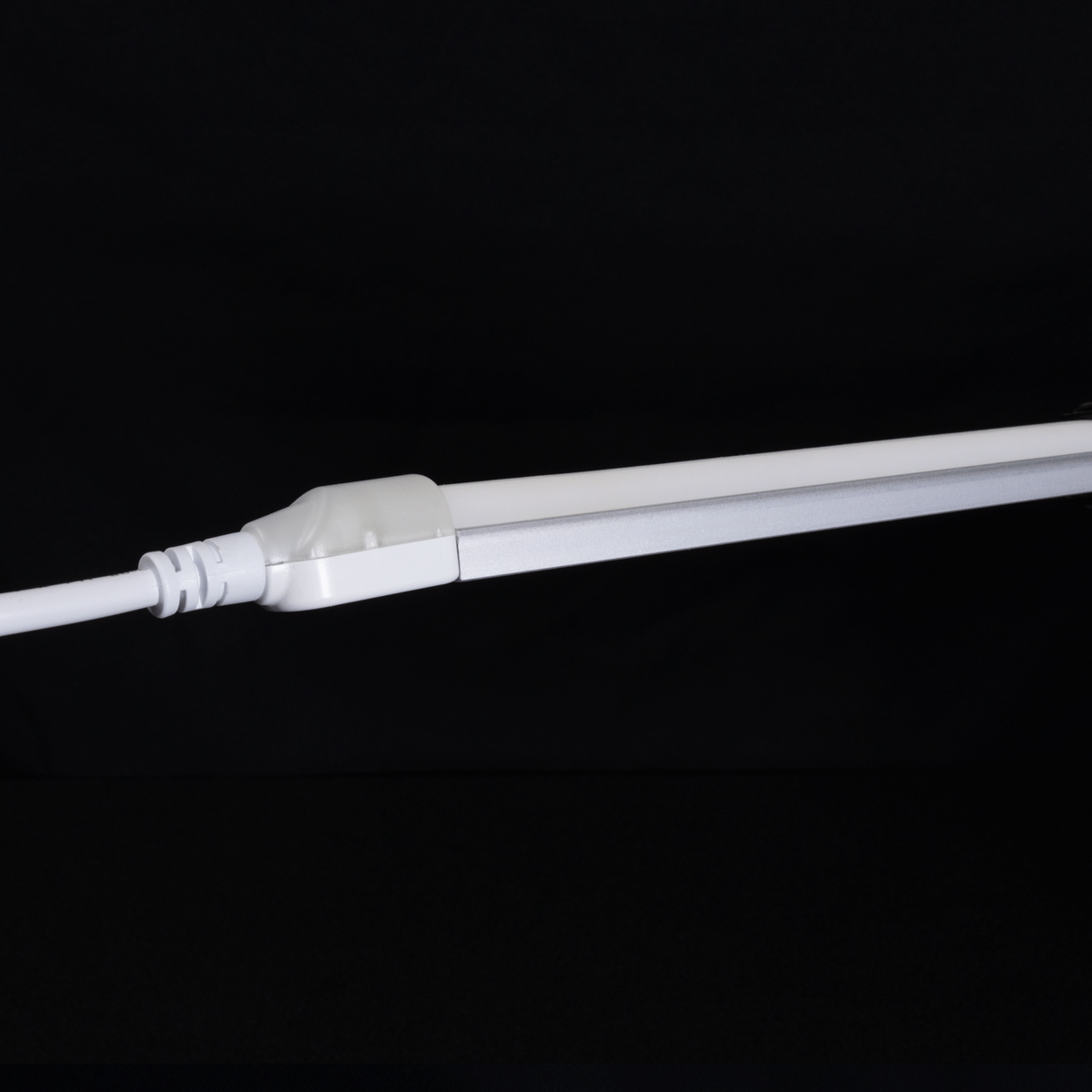 Diode NEON BLAZE Wet Location / IP65 / 5 Year Warranty / 80+ CRI Diffused LED Lighting (1.2W/ft) 65.6ft Spool