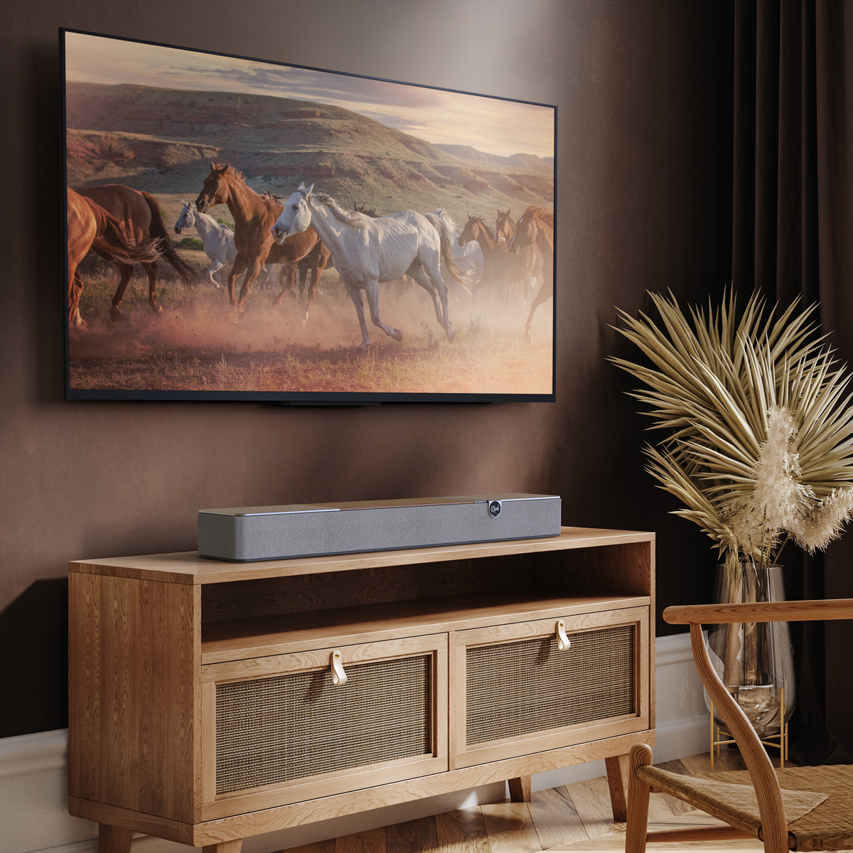 Klipsch Flexus Core 100 Soundbar NA Walnut Klipsch Flexus CORE 100 WN with Americana film on tv